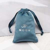 Pochette de rangement en velours multi-usages OEM, sac à cordon en velours doux vert pour petits accessoires, emballage cadeau