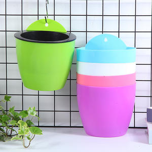 Vente en gros de pots de fleurs muraux suspendus semi-circulaires en plastique pour arrosage hydroponique automatique en forme de plantes vertes - Product Image 2