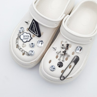 Breloques de luxe pour sabots de créateur, avec strass, perles, fleurs, boucles et chaînes métalliques, accessoires de décoration de chaussures et sandales, accessoires scintillants, vente en gros