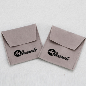 Pochette d'emballage pour bijoux en suède imprimée avec logo personnalisé, pochette de présentation pour bijoux en velours avec rabat et boutons - Product Image 3