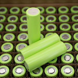 Batería de Iones de Litio Cilíndrica Recargable Sum Power INR21700 5000E-3C 5000mAh - Product Image 5