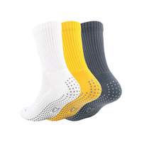 Zhongde vente en gros Logo personnalisé anti-dérapant extérieur adulte mi-mollet Sport tricoté poignée hommes épaissi coton Football Football chaussettes