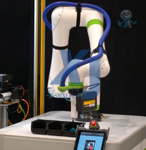 Robot Colaborativo FANUC CRX-10iA, Carga Útil 10 kg, Robot para Lijado y Pulido de Madera, 6 Ejes, Ensamblaje, Paletización, Manipulación - Product Image 2