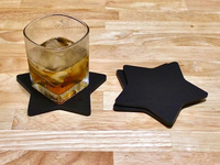 En gros Noir Antidérapant Laser Gravure Boisson Ardoise En Vrac Sous-verres Ensemble Étoile En Forme De Coupe Barre D'ardoise