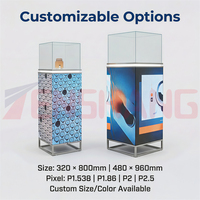 Écran LED publicitaire vertical à quatre faces avec couvercle de protection pour les entrées de centres commerciaux, d'atriums et de salles d'exposition