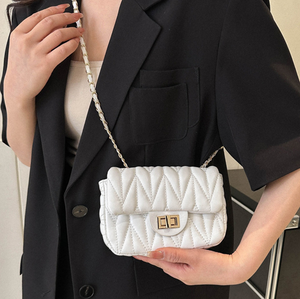 Sacs à main en cuir végétalien avec chaînes sacs à main sacs à main classiques de haute qualité à la mode pour femmes - Product Image 5