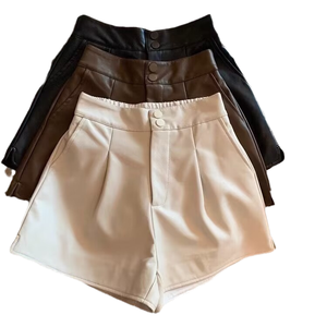 Shorts en cuir PU pour femme à taille élastique avec boutons, coupe large, style pantalon en cuir - Product Image 4
