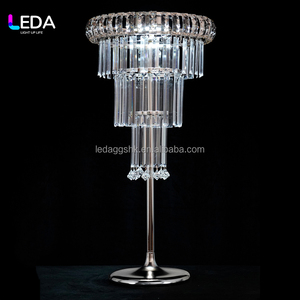 LEDA Fournitures de mariage : Centre de table doré en métal avec support à fleurs en cristal et éclairage pour décoration de mariage - Product Image 4