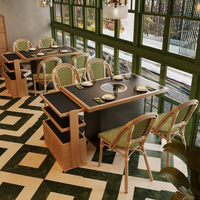 Ensemble de meubles de bistrot français moderne, chaise en aluminium tressé et table à manger carrée en bois pour café, restaurant