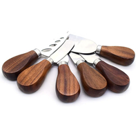 Pisau Keju Baja Anti Karat dengan Ukiran Logo Custom, Gagang Kayu Walnut Hitam, Pisau dan Garpu Keju untuk Dapur