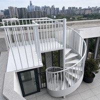Escalier en spirale en acier galvanisé sur mesure |   Structure de support moderne pour terrasse de villa