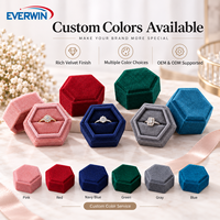 Boîte à bijoux hexagonale de luxe en velours avec logo personnalisé, mini emballage cadeau pour bijoux, boîte à bijoux en velours haut de gamme pour présentation de demande en mariage