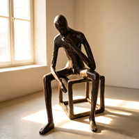 Sculpture vintage en fonte de fer, personnage réfléchissant assis en méditation, ornement artisanal pour bureau et bibliothèque