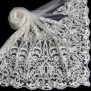 Tissu en dentelle jacquard blanc cordonné avec motifs abstraits et géométriques pour rideaux de maison - Product Image 1