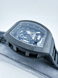 Un reloj de pulsera de alta gama ha debutado, creando un reloj mecánico de fibra de carbono cómodo y resistente a los golpes. - Product Image 3