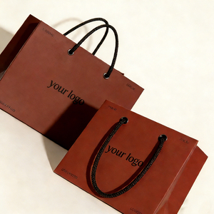 Bolsa <span class=keywords><strong>de</strong></span> <span class=keywords><strong>papel</strong></span> <span class=keywords><strong>Kraft</strong></span> marrón personalizada con asas impresas con el logotipo <span class=keywords><strong>de</strong></span> su marca para compras al por menor <span class=keywords><strong>de</strong></span> alimentos para boutiques y escaparates - Product Image 4