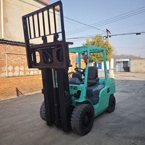 Chariot élévateur Mitsubishi 3,5t à 3 étages d'occasion, faible nombre d'heures de fonctionnement, bien entretenu, équipement de manutention lourd, modèle 2022 - Product Image 6