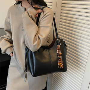 Bolso Tote Vintage <span class=keywords><strong>de</strong></span> Gran Capacidad en Color Sólido para Mujer, con Cierre <span class=keywords><strong>de</strong></span> Cremallera, Nuevo y Moderno, para el Trabajo o Viajes Diarios, con Adornos <span class=keywords><strong>de</strong></span> <span class=keywords><strong>Cuentas</strong></span>, en Poliéster - Product Image 2
