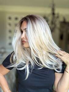 Pelucas sintéticas rubias de capas con encaje frontal HD 13x4 transparente, resistentes al calor, con línea de cabello natural y longitud corta. - Product Image 2