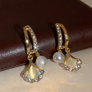 Pendientes de Piedra Ojo de Gato de Lujo Sansheng Youxing con Diamantes, Pendientes de Hoja de Ginkgo Versátiles y Elegantes - Product Image 3