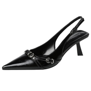 Scarpe da donna squisite personalizzate scarpe singole con rivetti alla moda <span class=keywords><strong>sandali</strong></span> con <span class=keywords><strong>tacco</strong></span> <span class=keywords><strong>medio</strong></span> retrò francesi scarpe da donna a punta designer - Product Image 1
