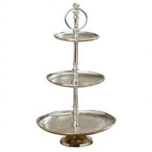 Plateau élégant en aluminium fait main avec sculptures ornementales argentées, moules écologiques résistants au four pour la restauration hôtelière et la décoration d'événements Zahid - Product Image 1