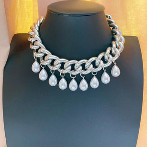 Collar de moda con cadena dorada y gotas de perlas para mujer, joyería para fiestas. - Product Image 4