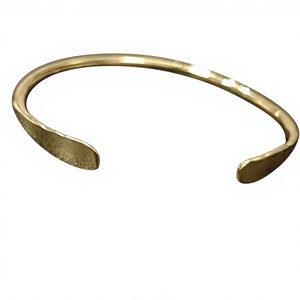 Bracelet ajustable poli pour tenues ethniques et contemporaines, éclat vintage, manchette en laiton fait main - Product Image 1