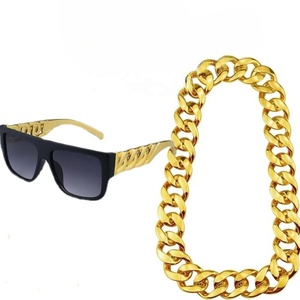 Kit Costume Hip Hop Anni '80 '90 Occhiali da Sole con Catena Metallica Collana e Bracciale con Catena Grande Stile Rapper Cappello Dorato Hip Hop - Product Image 4