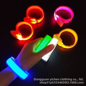 Bracelet lumineux LED avec logo Remy Martin, fluorescent et clignotant, pour concerts, événements, bars et cadeaux - Product Image 3