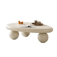 Table basse de style crémeux haut de gamme en feuille de bananier, plateau en bois massif de forme irrégulière, mobilier de salon