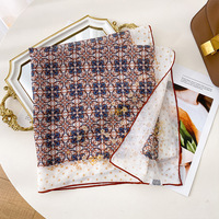 Selendang sutra katun persegi bergaya Prancis elegan ukuran 67*67CM dengan desain cetak, untuk wanita, cocok untuk musim semi/panas, pelindung matahari, dan dekorasi.