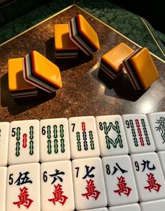 Juego de Mahjong Acrílico Amarillo Jengibre Moderno y de Lujo con Borde de Siete Capas Colorido, Fichas de Mahjong Duraderas para Juego Familiar - Product Image 3
