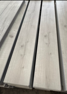 Suelo Vinílico SPC para Interiores, Impermeable, con Textura de Baldosa en Relieve, 8 mm - Product Image 3