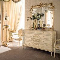 Coiffeuse avec miroir sur pied Nouveau style de panneau en bois pour chambre à coucher Usage domestique Caractéristiques de la main en bois Rangement