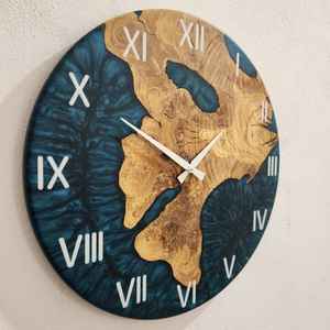 Elegante Reloj de Pared de Resina y Madera, Contemporáneo, Hecho a Mano, Duradero, Elegante y Funcional, Perfecto para Sala de Estar o Dormitorio - Product Image 6