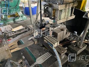 Machine à poinçonner automatique JEC la plus vendue en ligne, bras de <span class=keywords><strong>robot</strong></span> industriel assorti, cuillères de table de traitement en acier inoxydable 304 - Product Image 6