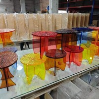 Petite table basse colorée en acrylique Alien, tabouret rond transparent coloré, table d'appoint en acrylique pour canapé de salon moderne