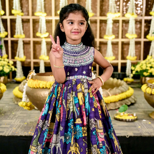 Salwar Kameez con Bordado y Estampado para Niñas de NiMa Creations, Traje Tradicional Indio para Bodas, Diwali y Fiestas, en Seda Chinon, Largo hasta la Rodilla - Product Image 1