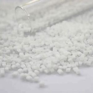 Bouteille transparente en PET, résine PET 302, IV 0.80, minérale pour matériaux bruts de bouteilles d'eau - Product Image 1