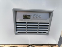 Réfrigérateur commercial à grande capacité 768L avec porte coulissante incurvée, équipement de réfrigération pour l'affichage des aliments surgelés en supermarché