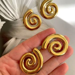 Pendientes de Concha Espiral Geométricos Minimalistas de Acero Inoxidable Chapado en Oro de 18K, Joyería de Moda Personalizada a Prueba de Agua para Mujer - Product Image 2