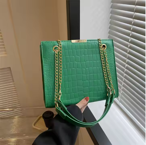 中国网上市场批发女性十字弓斜挎包手袋优质鳄鱼纹PU皮革肩包 - Product Image 4