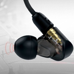 Audio-Technica ATH-E50 Auriculares intrauditivos con armadura equilibrada para monitoreo profesional - Product Image 1