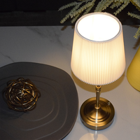 Lampe de table plissée sans fil rechargeable de style nordique classique pour chambre d'hôtel, éclairage de luxe pour décoration de mariage et salon