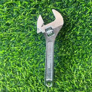 ประแจปรับได้ 6 นิ้ว 150 มม. ขากรรไกรแบบหยัก เกรดอุตสาหกรรม เหล็ก 45 เกรด ใช้งานด้วยมือแบบปลายเดียว - Product Image 2