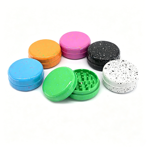 Grinder per Erbe in Metallo Colorato Macaron <span class=keywords><strong>a</strong></span> 2 Strati con Rivestimento in Ceramica Premium, Tritatabacco Portatile per Casa e Esterni - Product Image 1