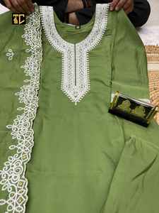 Shalwar Kameez Étnico de Moda para Mujer y Dupatta, Bordado Intenso, Totalmente Hecho de Algodón, para Bodas y Fiestas - Product Image 4