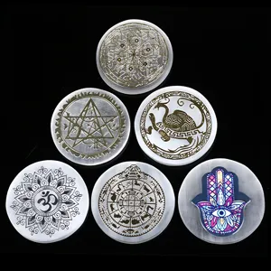 Venta al por mayor de artesanías de cristal natural 4 pulgadas Chakra piedras Cristal Tallado selenita Placa de carga para productos espirituales