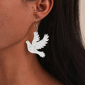 Nouvelles boucles d'oreilles en acrylique respectueuses de l'environnement européennes et américaines vendues à chaud et boucles d'oreilles en forme de colombe blanche - Product Image 1